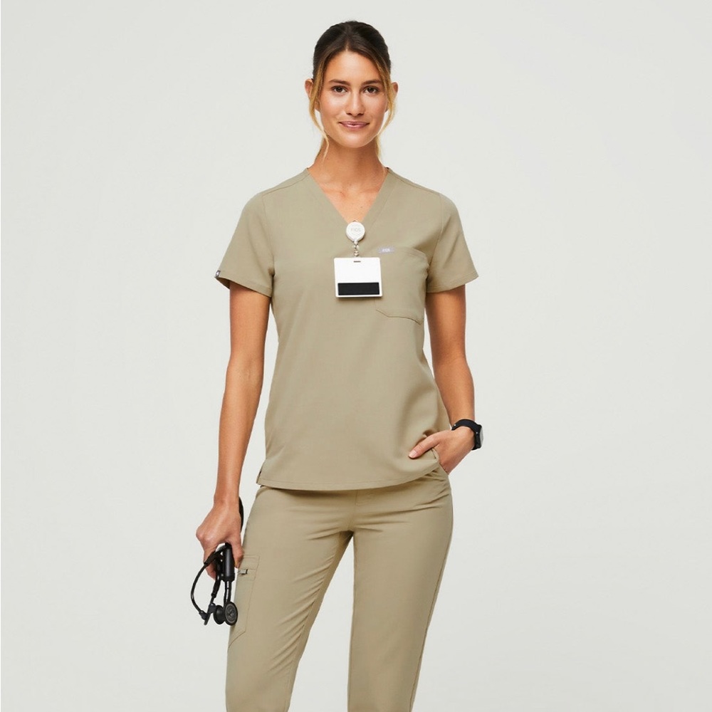 FIGS Sandstone Catarina Top (S) and High Waisted Zamora Bottom (MP)